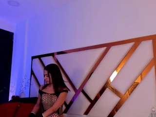 Yazmiine live cam preview