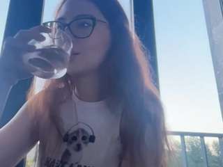 akikoelftman webcam