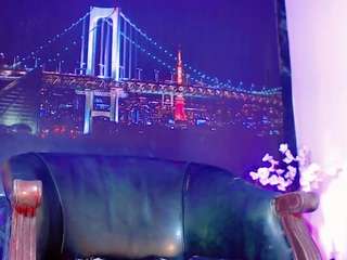 saray-hornyy live cam on CamSoda