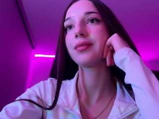 Evelyn live cam preview
