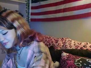 MicahOguinn live cam preview