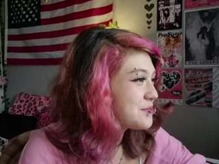 MicahOguinn live cam preview