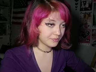 MicahOguinn live cam preview