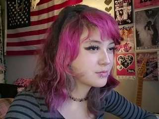MicahOguinn live cam preview