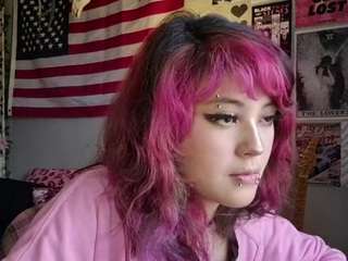 MicahOguinn live cam preview
