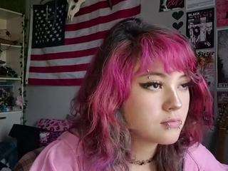MicahOguinn live cam preview
