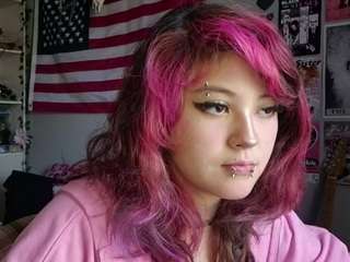 MicahOguinn live cam preview
