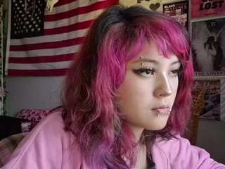 MicahOguinn live cam preview