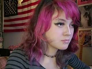 MicahOguinn live cam preview