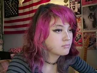 MicahOguinn live cam preview