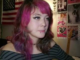 MicahOguinn live cam preview