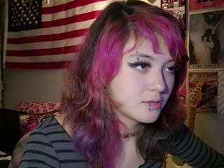MicahOguinn live cam preview