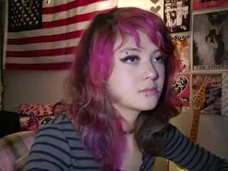 MicahOguinn live cam preview