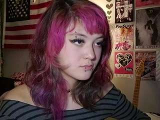 MicahOguinn live cam preview