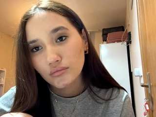 Kira live cam preview