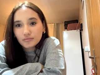 Kira live cam preview