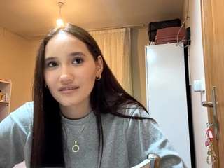 Kira live cam preview