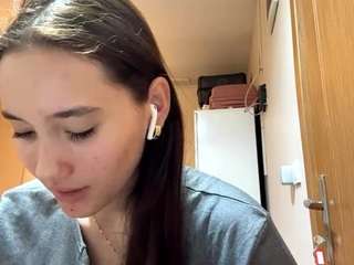 Kira live cam preview