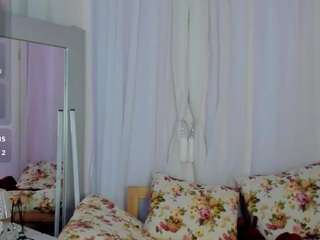 Amelya-Wood live cam preview
