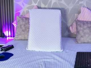 Mari-Luna on CamSoda