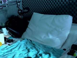 Fluffy-Cloude live cam preview