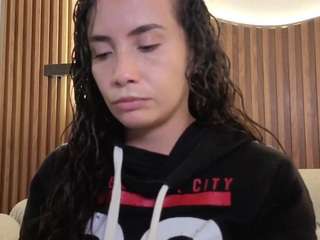 karolvg live cam preview