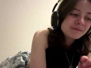 LinneaKjos live cam preview