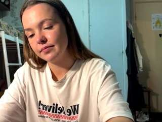 Holly live cam preview