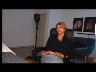 ThomasBi live cam preview