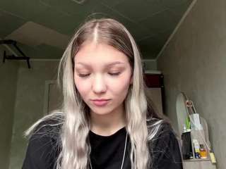 KristinGoehringer live cam preview