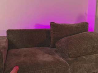 le modèle andrea-ferrer est en webcam porno dans un show sur le site camsoda, il possède les tags suivants: amateur,no smoking,fingers,green eyes,lingerie,lovense,naked,natural,oil,ass,shaved pussy,spank,squirter,teen (18+),tittyfuck,toys,fingering,fetish,feet,facial piercings