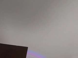 Millieskinny live cam preview