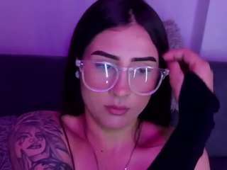 naomy-whitee