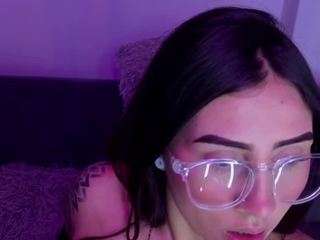 naomy-whitee webcam