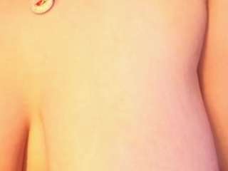 naomy-whitee