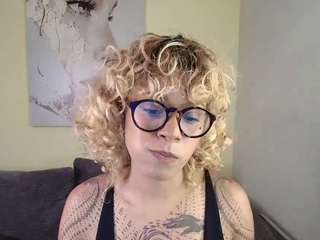 Trixie-June live cam preview