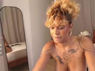 Trixie-June live cam preview