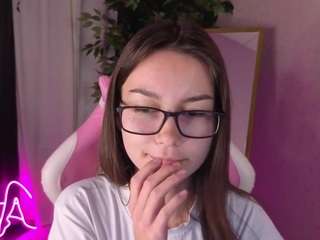 LunaRa1n live cam preview