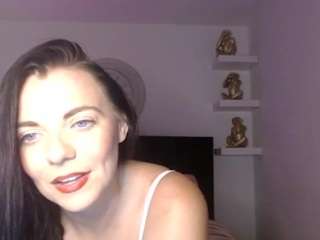 SaucySamantha live cam preview