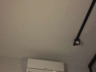 amiramoral's live room