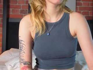amiramoral webcam model