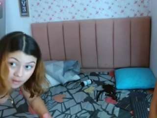 CataAndAmber_2 live cam preview