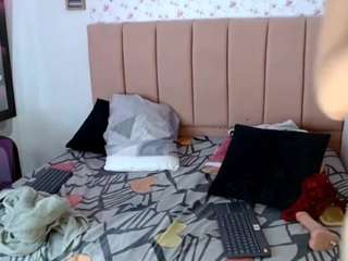 CataAndAmber_2 live cam preview