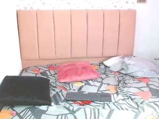 CataAndAmber_2 live cam preview