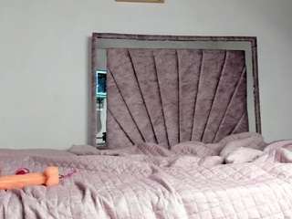 EmeraldBlonde live cam preview