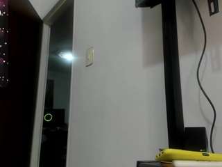 EmeraldBlonde live cam preview