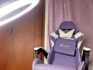 EmeraldBlonde live cam preview