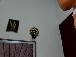 EmeraldBlonde live cam preview
