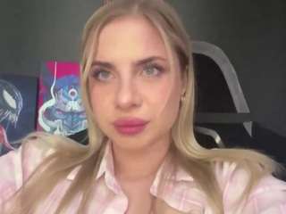 Tessa live cam preview