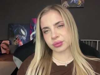 Tessa live cam preview